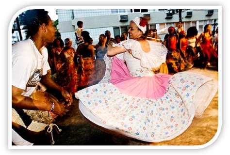 Samara - Uma Sinfonia Afro-Brasileira Que Dança Entre Ritmos de Tambor e Melodias Envolventes